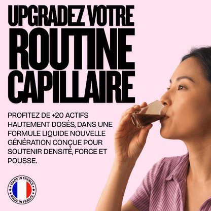Femme prenant une cuillère de Sirop Hair Pousse Max, routine capillaire aux +20 actifs hautement dosés